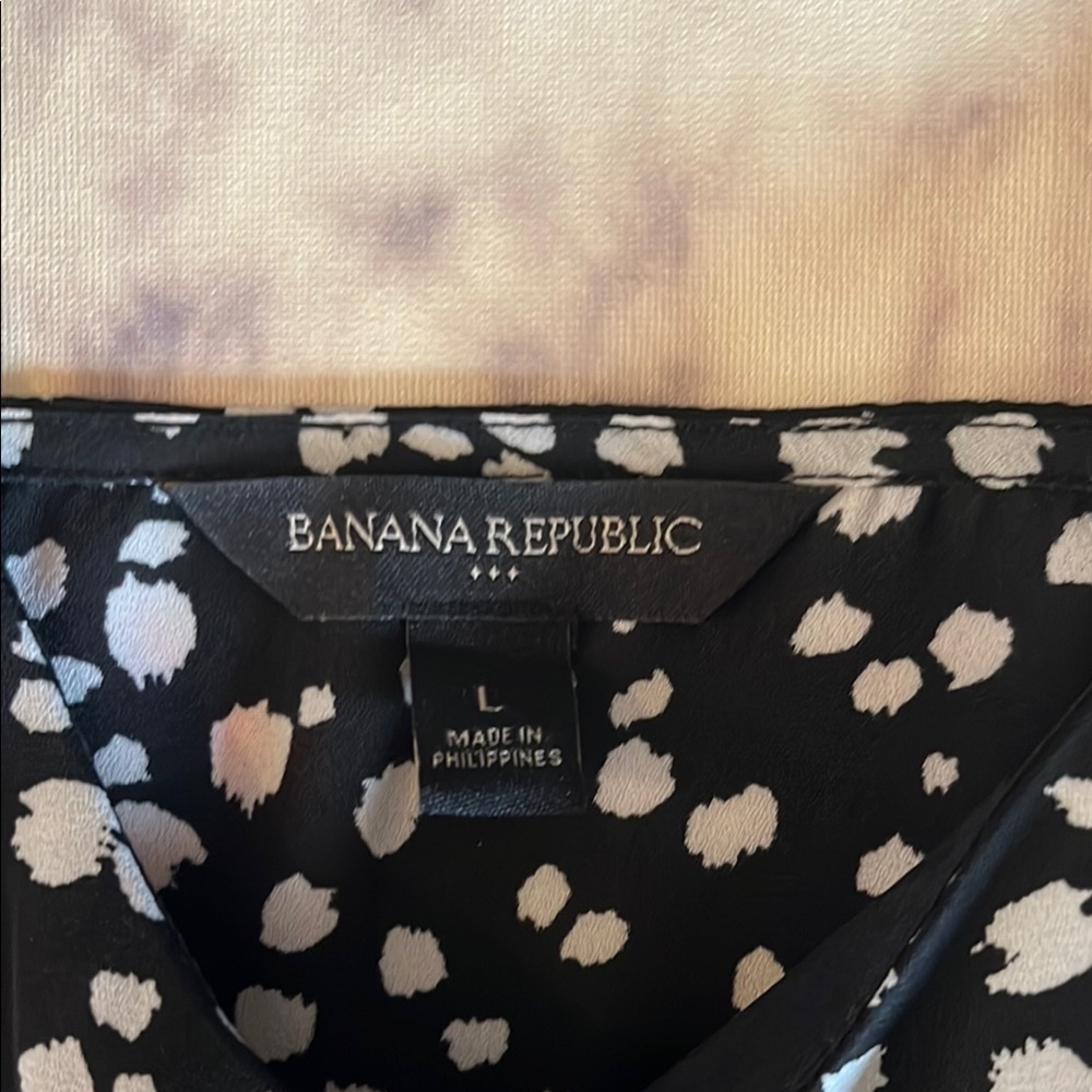 Banana Republic Black and White Camisole - Picture 2 of 3
